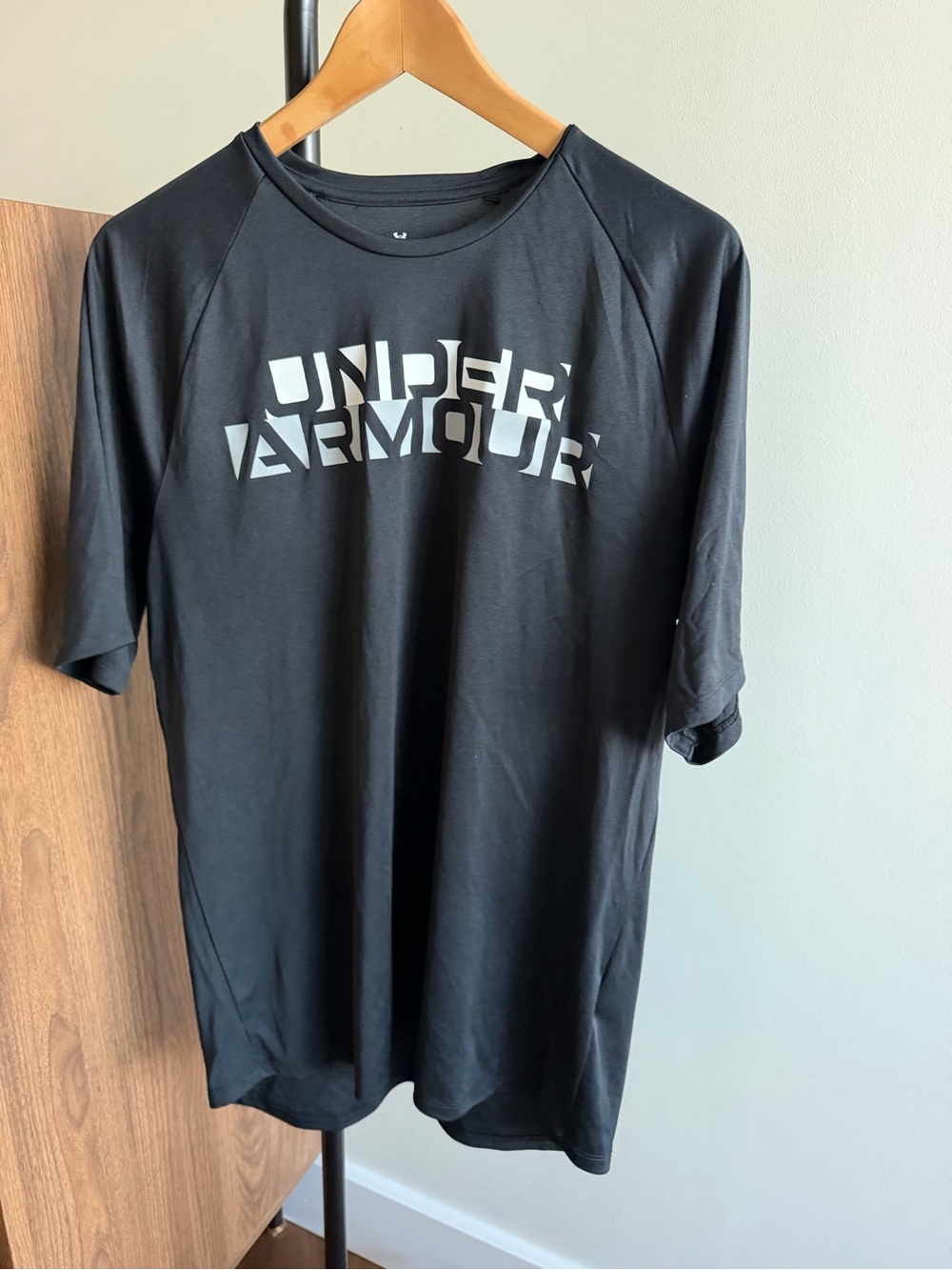Under Armour Black Workout Athletic T-Shirt Size L